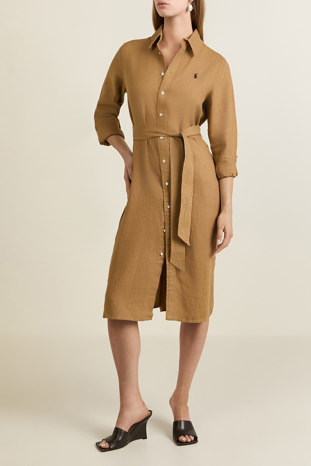 תמונת כל הלוק של שמלת מידי מפשתן